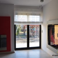 roleta w oknie balkonowym