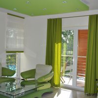 roleta z obszyciem w salonie